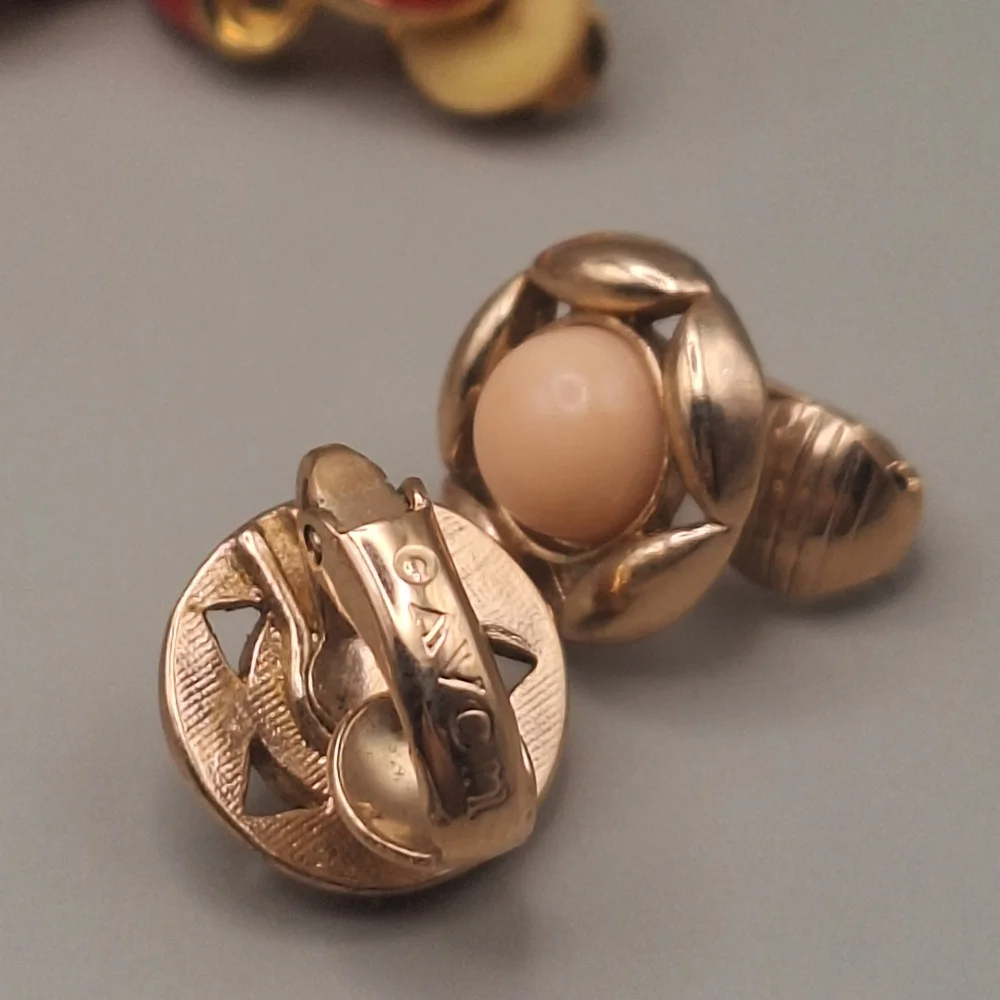 Vintage Clip-On & Screw-Back Earring Bundle – Sarah Coventry, Avon, LA Segal+ - Picture 9 of 16